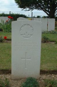 The gravestone of Lt. E. Edgerton, DSO, MM and bar. Killed 11 August 1918, aged 21.